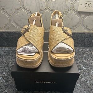 NWT Marc Fisher Tan Espadrilles Women’s size 6 with Chic Design